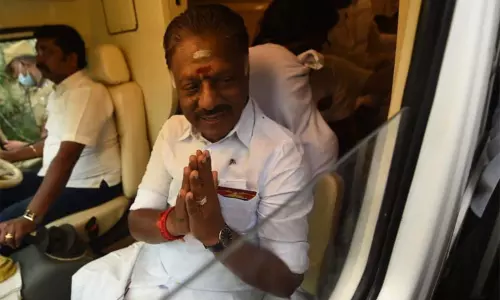 ஒற்றைத்தலைமை குறித்து விவாதிக்க டெல்லி பயணம்..? - ஓபிஎஸ் பரபரப்பு விளக்கம் ஒற்றைத்தலைமை குறித்து விவாதிக்க டெல்லி பயணம்..? - ஓபிஎஸ் பரபரப்பு விளக்கம்