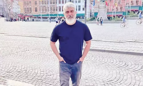 ஐரோப்பிய சுற்றுலாத்தலங்களில் அஜித்.. உலாவரும் புகைப்படங்கள் ஐரோப்பிய சுற்றுலாத்தலங்களில் அஜித்.. உலாவரும் புகைப்படங்கள்