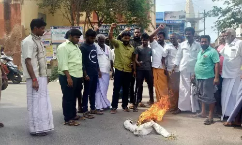 ஓ.பன்னீர்செல்வம் ஆதரவாளர்கள் போராட்டம்