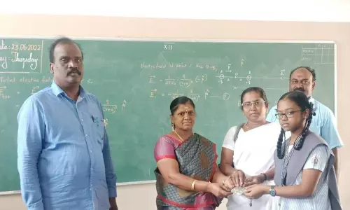 பள்ளி மாணவ-மாணவிகளுக்கு சத்து மாத்திரைகள்