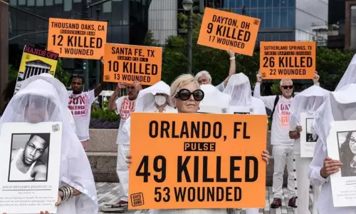 அமெரிக்காவில் துப்பாக்கிக் கட்டுப்பாட்டு மசோதா:  செனட் சபையில் நிறைவேற்றம்