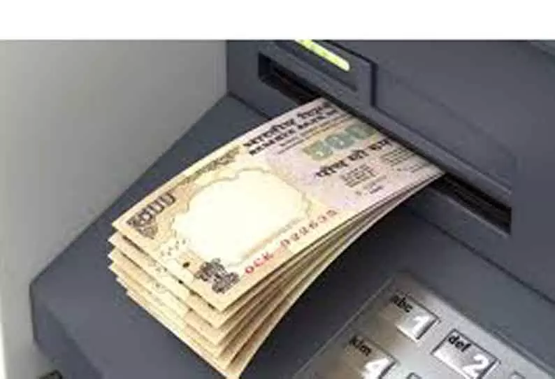 தானேயில் ஏ.டி.எம். எந்திரத்தை உடைத்து ரூ.11 லட்சம் கொள்ளை தானேயில் ஏ.டி.எம். எந்திரத்தை உடைத்து ரூ.11 லட்சம் கொள்ளை