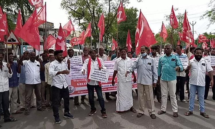 சேதராப்பட்டில் தொழிற்சங்கத்தினர் போராட்டம் சேதராப்பட்டில் தொழிற்சங்கத்தினர் போராட்டம்