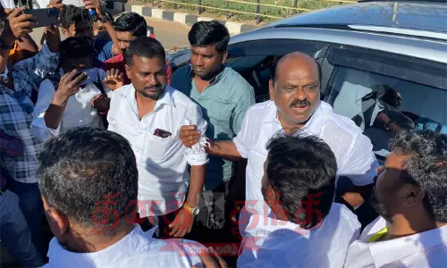 கட்சி ஒற்றுமையாக இருக்கவேண்டும்; கூட்டுத்தலைமை தொடரவேண்டும் - அதிமுக துணை ஒருங்கிணைப்பாளர் வைத்திலிங்கம் கட்சி ஒற்றுமையாக இருக்கவேண்டும்; கூட்டுத்தலைமை தொடரவேண்டும் - அதிமுக துணை ஒருங்கிணைப்பாளர் வைத்திலிங்கம்