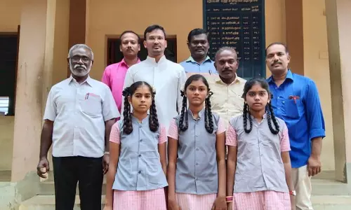 மாணவிகளுக்கு பாராட்டு மாணவிகளுக்கு பாராட்டு