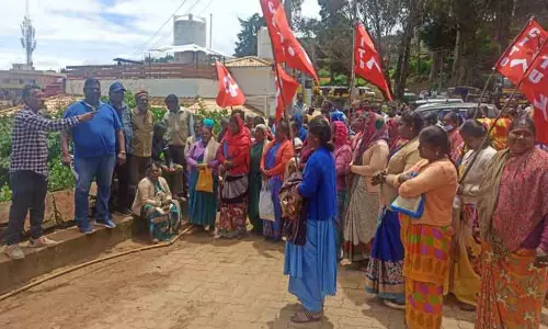 தூய்மை பணியாளர்கள் ஆர்ப்பாட்டம்