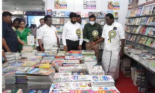 புத்தகங்கள் அறிவை வளர்த்துக்கொள்ள   உதவியாக உள்ளது புத்தகங்கள் அறிவை வளர்த்துக்கொள்ள   உதவியாக உள்ளது