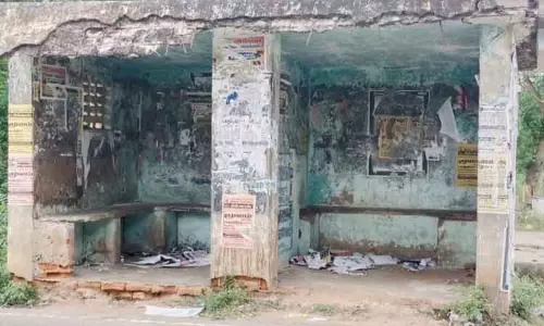 ஆபத்தான பயணிகள் நிழலகம் சீரமைக்கப்படுமா?