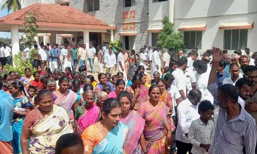 தலைவர், வார்டு உறுப்பினர் பதவிக்கு 8 பேர் வேட்பு மனு தாக்கல்