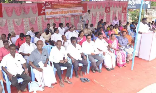 மார்க்சிஸ்ட் கம்யூனிஸ்டு கட்சியினர் உண்ணாவிரதம் மார்க்சிஸ்ட் கம்யூனிஸ்டு கட்சியினர் உண்ணாவிரதம்