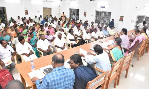 அரசு நிதியை பெற்றுக்கொண்டு வீடு கட்டாத பயனாளிகள் மீது நடவடிக்கை கலெக்டர் உத்தரவு அரசு நிதியை பெற்றுக்கொண்டு வீடு கட்டாத பயனாளிகள் மீது நடவடிக்கை கலெக்டர் உத்தரவு