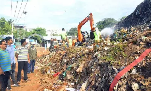 நாகர்கோவில் வலம்புரிவிளை குப்பை கிடங்கில்  2-வது நாளாக எரியும் தீயை அணைக்கும் பணி தீவிரம்
