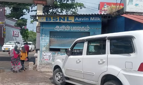 ஆவின் கடையின் பூட்டை உடைத்து கொள்ளை - மர்ம ஆசாமிகளுக்கு வலைவீச்சு ஆவின் கடையின் பூட்டை உடைத்து கொள்ளை - மர்ம ஆசாமிகளுக்கு வலைவீச்சு