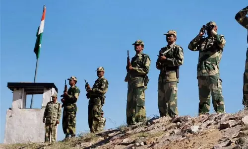 இந்தியாவுக்குள் ஊடுருவும் திட்டத்துடன் எல்லையில் 150 பயங்கரவாதிகள் - ராணுவ அதிகாாி தகவல்