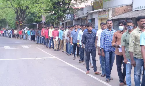 திண்டுக்கல் மாவட்டத்தில் போலீஸ் சப்-இன்ஸ்பெக்டர் தேர்வு; 6 ஆயிரத்து 105 பேர் எழுதினர்