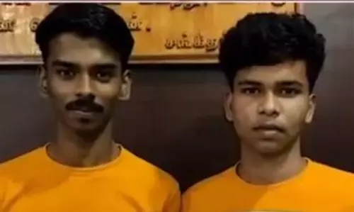 பிளஸ்-2 தேர்வில் ஒரே மதிப்பெண்   எடுத்த இரட்டை சகோதரர்கள்