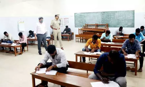 போலீஸ் சப்-இன்ஸ்பெக்டர் பணிக்கு எழுத்து தேர்வு; 5 ஆயிரத்து 411 பேர் எழுதினர் போலீஸ் சப்-இன்ஸ்பெக்டர் பணிக்கு எழுத்து தேர்வு; 5 ஆயிரத்து 411 பேர் எழுதினர்