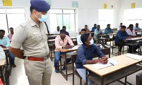 ேபாலீஸ் சப்-இன்ஸ்பெக்டர் பணிக்கான தேர்வை 3,214 பேர் எழுதினர் ேபாலீஸ் சப்-இன்ஸ்பெக்டர் பணிக்கான தேர்வை 3,214 பேர் எழுதினர்