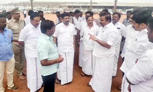 மேடை அமைக்கும் பணியை அமைச்சர்கள் ஆய்வு மேடை அமைக்கும் பணியை அமைச்சர்கள் ஆய்வு