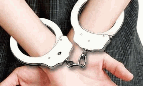 அரசு பஸ் கண்ணாடியை உடைத்த வாலிபர் கைது அரசு பஸ் கண்ணாடியை உடைத்த வாலிபர் கைது