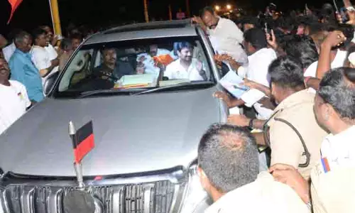 உதயநிதி ஸ்டாலினுக்கு தி.மு.க.வினர் உற்சாக வரவேற்பு உதயநிதி ஸ்டாலினுக்கு தி.மு.க.வினர் உற்சாக வரவேற்பு