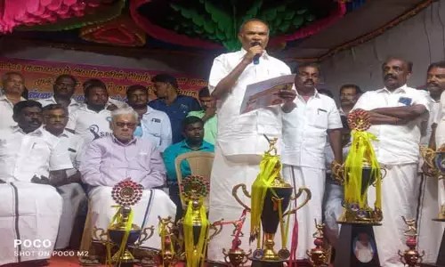 மின்னொளி கிரிக்கெட் போட்டி-அப்பாவு தொடங்கி வைத்தார் மின்னொளி கிரிக்கெட் போட்டி-அப்பாவு தொடங்கி வைத்தார்