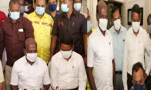 கொரோனா தடுப்பூசியை உடனடியாக செலுத்திக்கொள்வது அவசியம்- அமைச்சர் மா.சுப்பிரமணியன் கொரோனா தடுப்பூசியை உடனடியாக செலுத்திக்கொள்வது அவசியம்- அமைச்சர் மா.சுப்பிரமணியன்