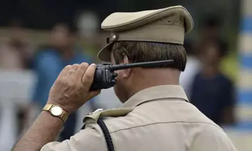 அரியானா: வேலைக்கு சென்றுகொண்டிருந்த பெண்ணை வழிமறித்து துப்பாக்கியால் சுட்ட காதலன்..! அரியானா: வேலைக்கு சென்றுகொண்டிருந்த பெண்ணை வழிமறித்து துப்பாக்கியால் சுட்ட காதலன்..!