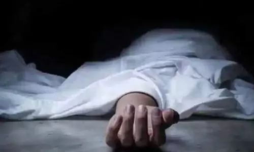 மதுரவாயல் அருகே காருக்குள் அழுகிய நிலையில் ஆண் பிணம் மீட்பு - கொலையா? மதுரவாயல் அருகே காருக்குள் அழுகிய நிலையில் ஆண் பிணம் மீட்பு - கொலையா?