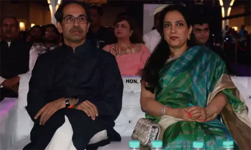 மராட்டிய அரசியல் : அதிருப்தி எம்.எல்.ஏ.க்களை இழுக்க  உத்தவ் தாக்கரே எடுத்த அதிரடி...!