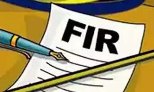 விவசாயியை வழிமறித்து செல்போன், பணம் பறிப்பு