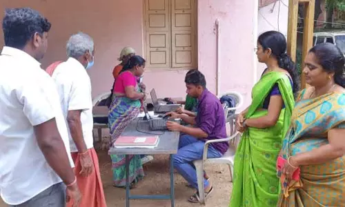 302 அமைப்பு சாரா தொழிலாளர்களுக்கு அடையாள அட்டை வழங்க நடவடிக்கை