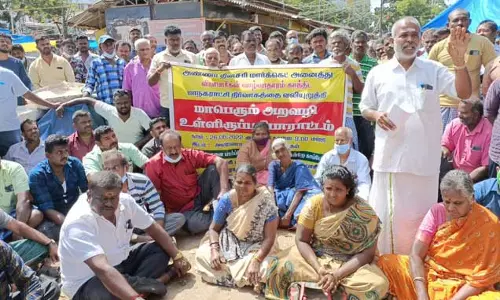 அண்ணா மார்க்கெட் வியாபாரிகள் உள்ளிருப்பு போராட்டம்
