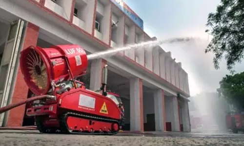 டெல்லியில் முதன்முறையாக ரோபோ மூலம் தீயணைப்பு முயற்சி..!