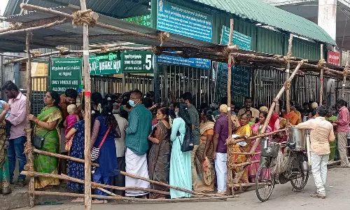 பழனி முருகன் கோவிலில் குவிந்த பக்தர்கள்