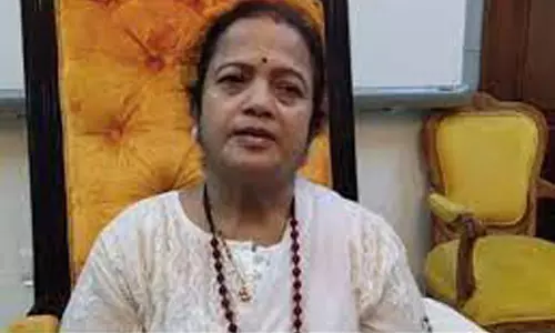 தங்கள் கணவர்களை மீட்டு வருமாறு ராஷ்மி தாக்கரேவிடம் அதிருப்தி எம்.எல்.ஏ.க்களின் மனைவிமார் கோரிக்கை- முன்னாள் மேயர் கிஷோரி பெட்னேகர் தகவல்