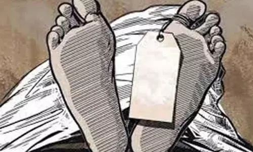 சின்னமனூர் அருகே தலையில் காயத்துடன் பிணமாக கிடந்த விவசாயி