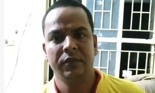 நடராஜர் கோவில் பெண் துப்புரவு பணியாளரிடம் பணம் அபேஸ்  புரோகிதர் கைது