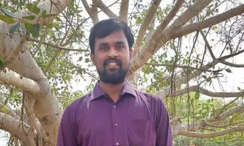 நீர்வீழ்ச்சியில் நண்பர்களுடன் குளித்த துணை தாசில்தார் பலி நீர்வீழ்ச்சியில் நண்பர்களுடன் குளித்த துணை தாசில்தார் பலி