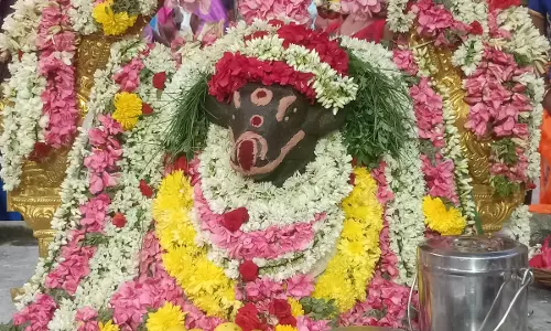 சிவன் கோவில்களில் பிரதோஷ வழிபாடு சிவன் கோவில்களில் பிரதோஷ வழிபாடு