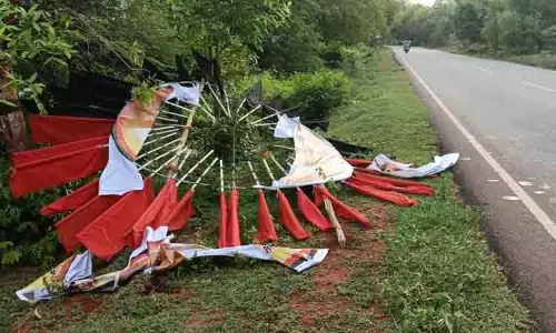 உதயநிதி ஸ்டாலின் வரவேற்பு பதாகைகள் சேதம் உதயநிதி ஸ்டாலின் வரவேற்பு பதாகைகள் சேதம்