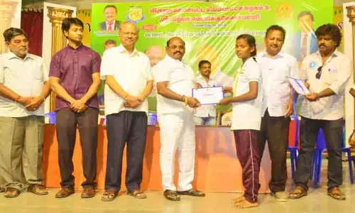 மாவட்ட அளவிலான சிலம்பம் போட்டி