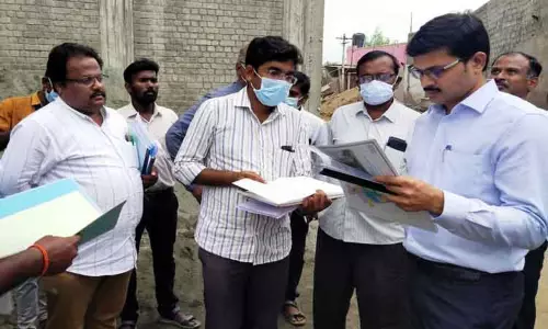 ஈரோடு மாவட்டத்தில் தமிழ்நாடு நகர்ப்புற வாழ்விட மேம்பாட்டு மேலாண்மை இயக்குனர் ஆய்வு ஈரோடு மாவட்டத்தில் தமிழ்நாடு நகர்ப்புற வாழ்விட மேம்பாட்டு மேலாண்மை இயக்குனர் ஆய்வு