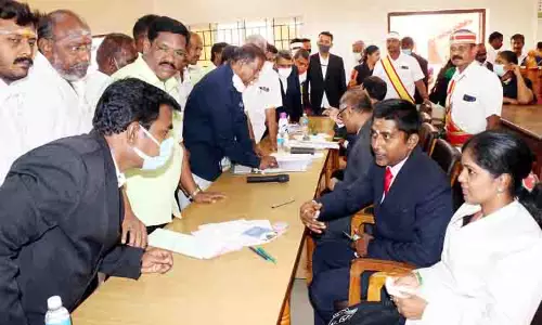 தேசிய மக்கள் நீதிமன்றத்தில் 3,743 வழக்குகளுக்கு தீர்வு தேசிய மக்கள் நீதிமன்றத்தில் 3,743 வழக்குகளுக்கு தீர்வு