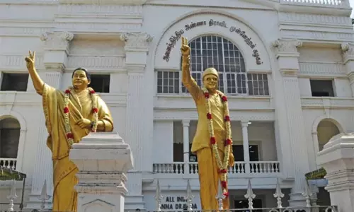 பரபரப்பான அரசியல் சூழ்நிலையில் இன்று அ.தி.மு.க. நிர்வாகிகள் கூட்டம்