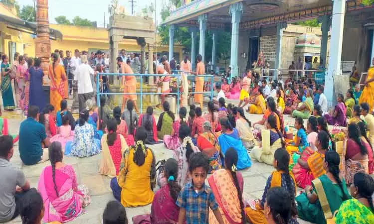 பெருந்துறை, கோபி, ஊஞ்சலூரில் உள்ள சிவன் கோவில்களில் பிரதோஷ வழிபாடு பெருந்துறை, கோபி, ஊஞ்சலூரில் உள்ள சிவன் கோவில்களில் பிரதோஷ வழிபாடு