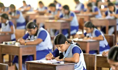 பிளஸ் 1 பொதுத்தேர்வு முடிவுகள் வெளியானது- பெரம்பலூர் மாவட்டம் முதலிடம் பிளஸ் 1 பொதுத்தேர்வு முடிவுகள் வெளியானது- பெரம்பலூர் மாவட்டம் முதலிடம்