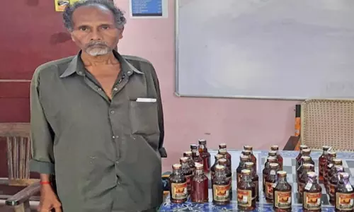 கன்னியாகுமரி: காய்கறி கடையில் மது விற்ற வியாபாரி கைது கன்னியாகுமரி: காய்கறி கடையில் மது விற்ற வியாபாரி கைது