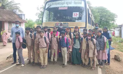 பள்ளி மாணவர்களுக்கு பஸ் வசதி