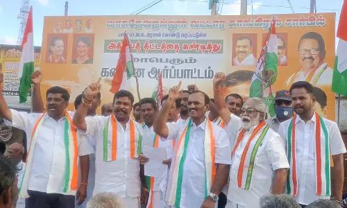 காங்கிரஸ் கட்சியினர் ஆர்ப்பாட்டம் காங்கிரஸ் கட்சியினர் ஆர்ப்பாட்டம்